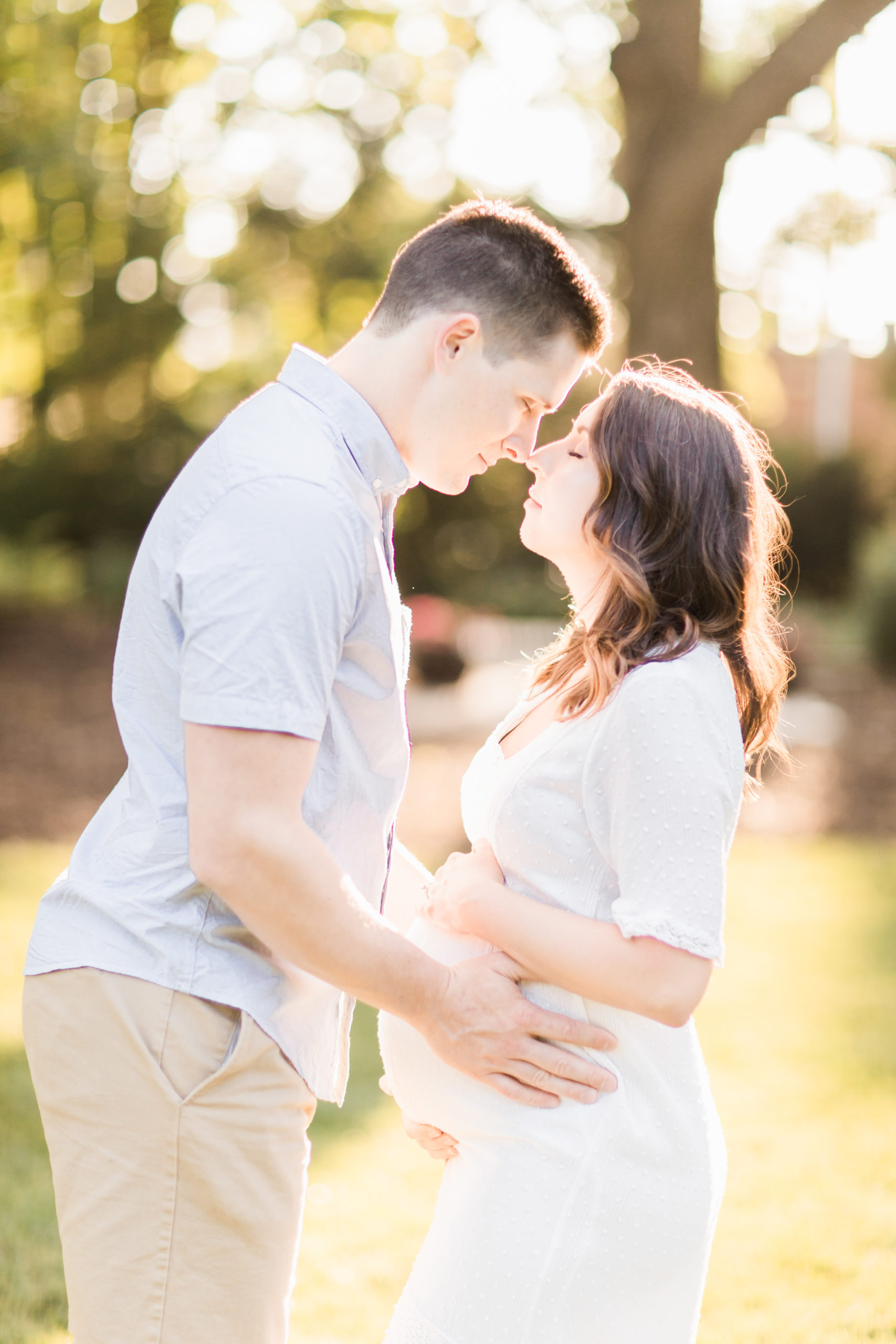 maternity photo, mom and dad in sunlight